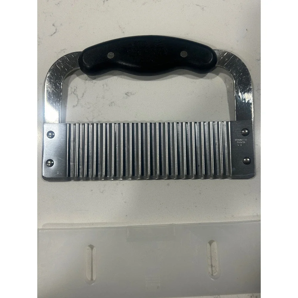 The Pampered Chef Crinkle Cutter Stainless Steel Wavy Blade Kitchen Tool 1089